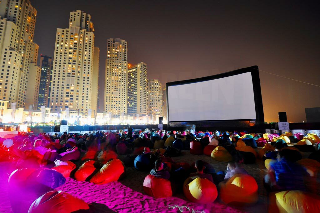 Enjoy Movie Under Star in Dubai Budget Trip